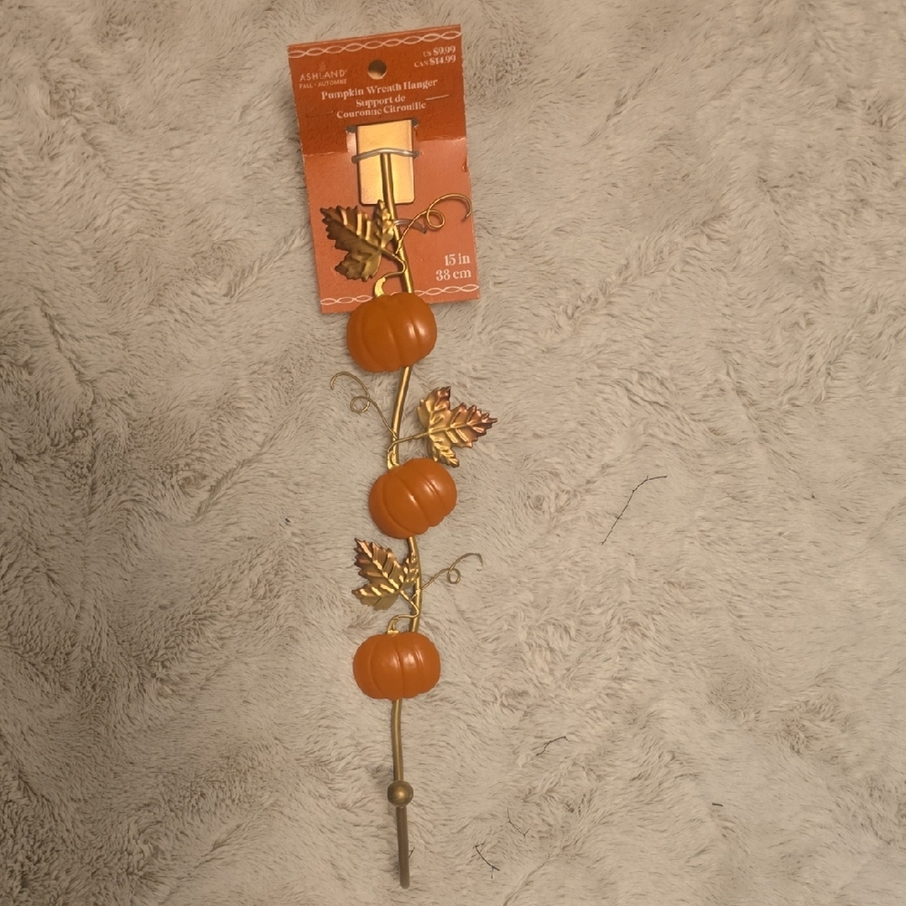 3/15 Brand New 2ith Tag, Ashland Pumpkin Door Hanger with Gold Leaves